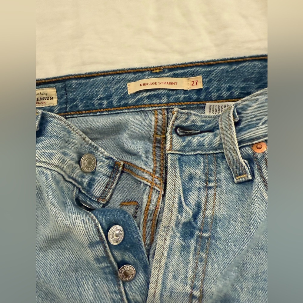 Levi’s Ribcage Straight Jeans - Picture 2 of 3